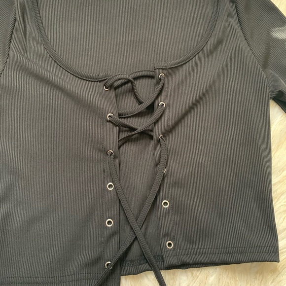 Tie Front crop top - Picture 5 of 6